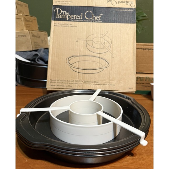 The Pampered Chef Non Stick Cake Pan Set With Insert #9611 - Picture 1 of 1